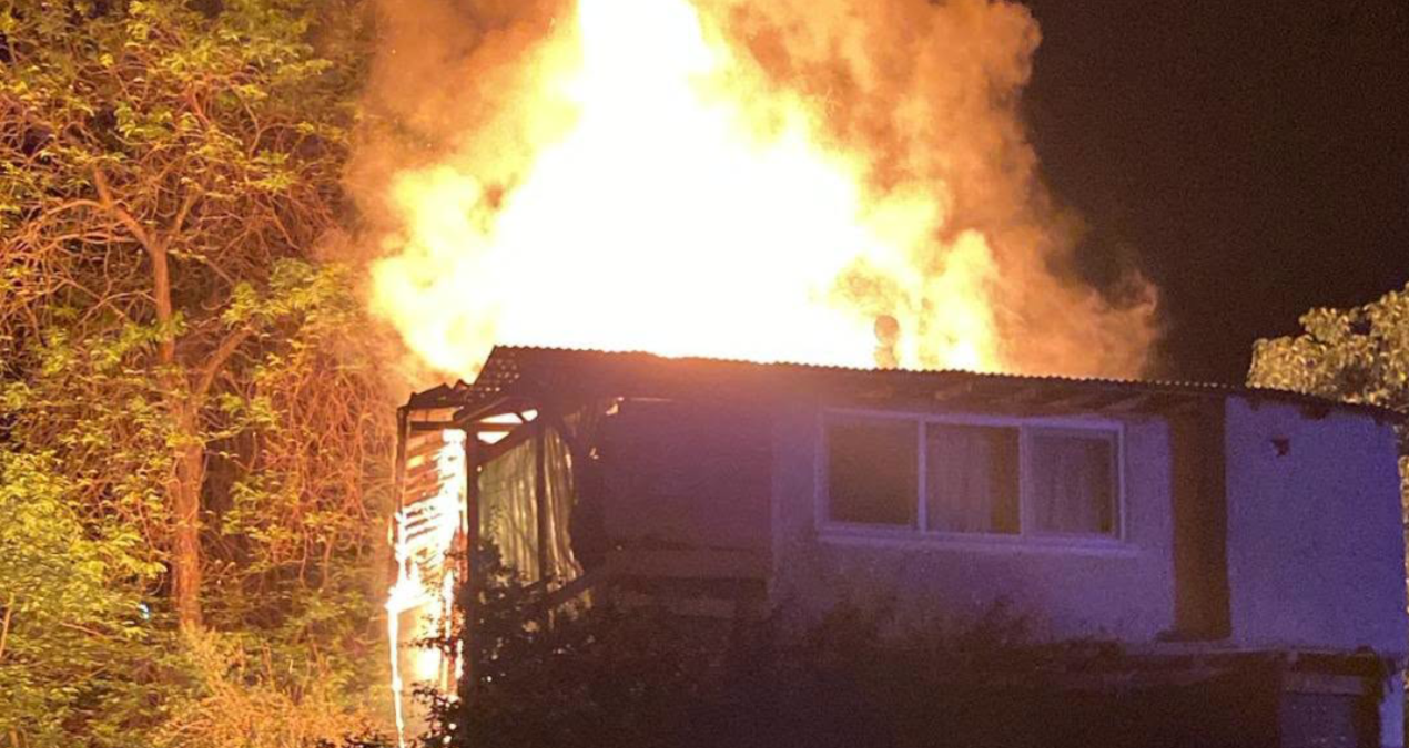 Amasya’da korkutan ev yangını: Yalnız yaşayan kadını gençler kurtardı