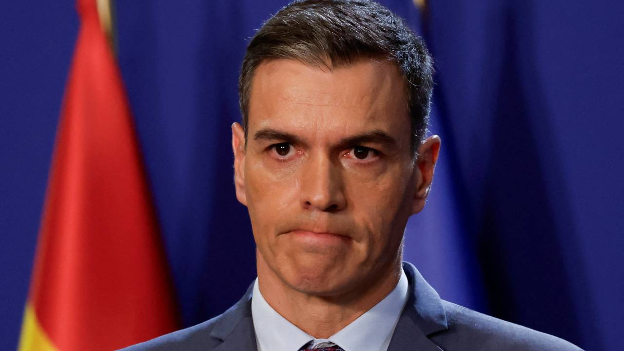 İstifa baskısı büyürken Sanchez Meclis’te meydan okudu!