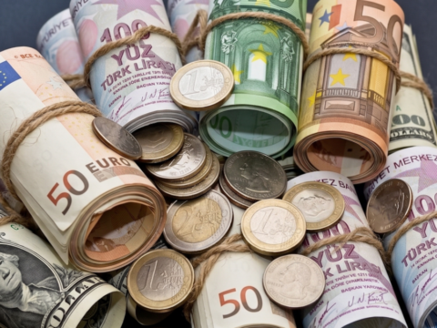 Doviz ataga gecti dolar ve euro yine pes pese rekor kirdi PrmZp2HB