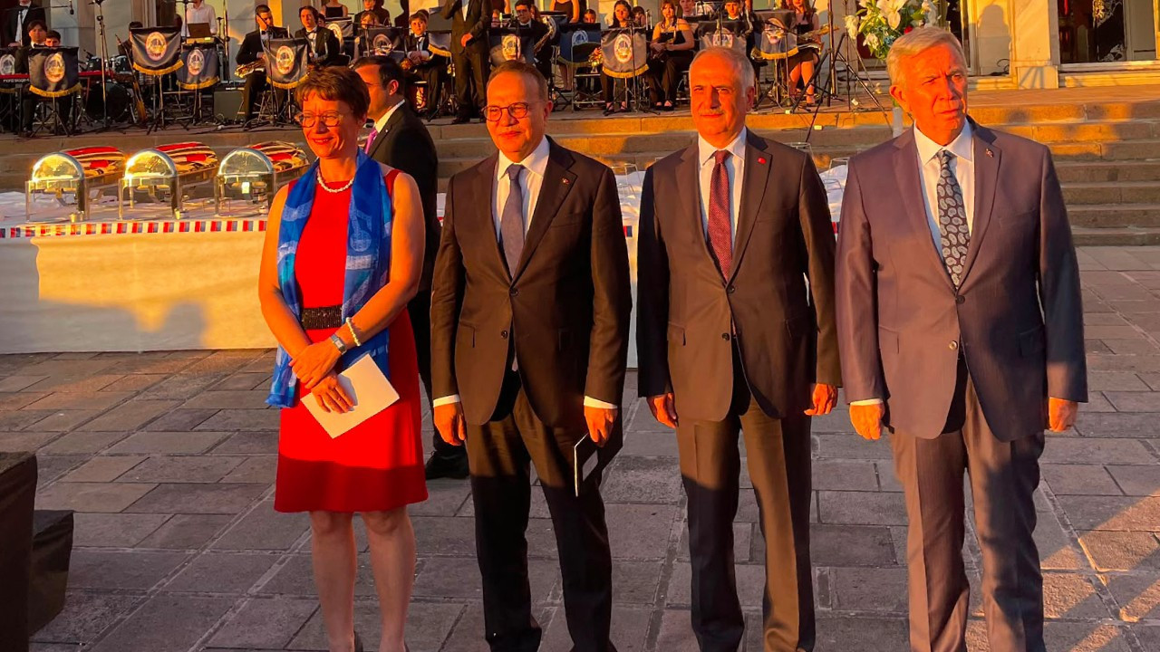 Fransa Milli Günü resepsiyonuna ‘Erik Dalı’ damga vurdu Img